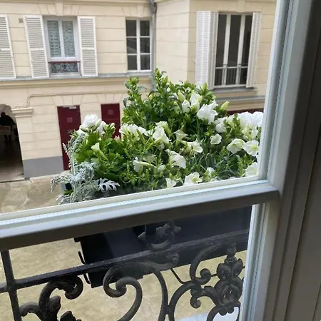 Elegant Luxury Private By Eiffel Tower Paris